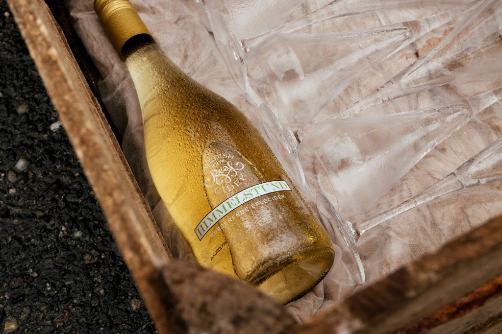 Flaske alkoholfri eplecider Himmelstund på is i trekasse